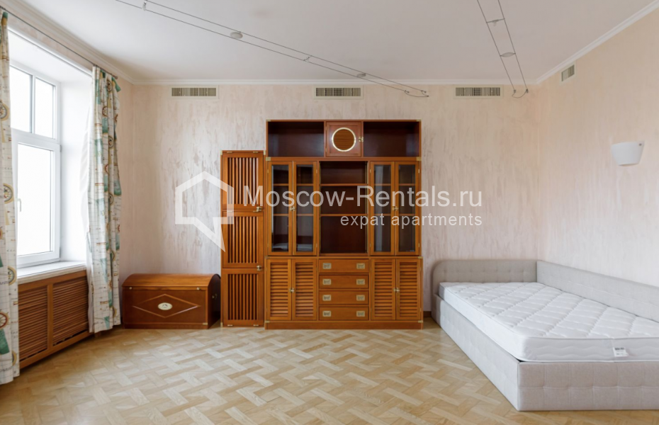 Photo #10 4-room (3 BR) apartment for <a href="http://moscow-rentals.ru/en/articles/long-term-rent" target="_blank">a long-term</a> rent
 in Russia, Moscow, Prechistenka str, 40/2С2