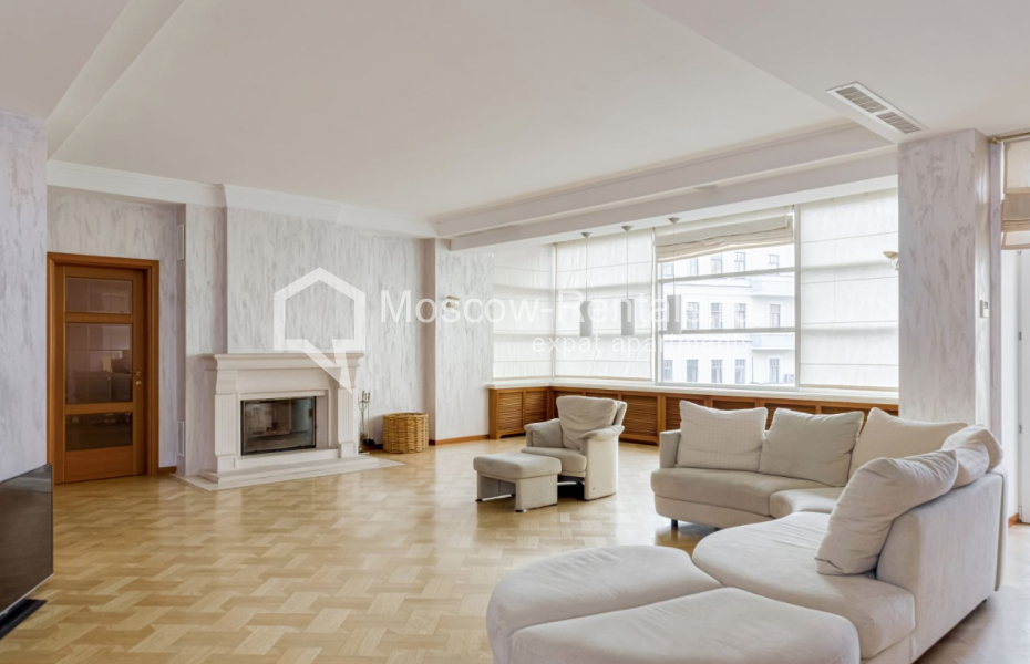 Photo #1 4-room (3 BR) apartment for <a href="http://moscow-rentals.ru/en/articles/long-term-rent" target="_blank">a long-term</a> rent
 in Russia, Moscow, Prechistenka str, 40/2С2