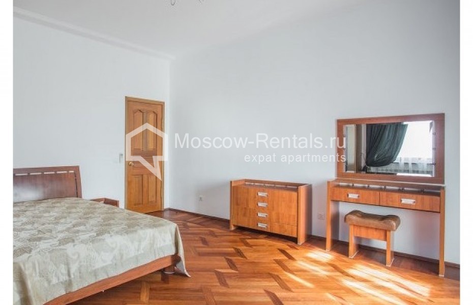 Photo #1 4-room (3 BR) apartment for <a href="http://moscow-rentals.ru/en/articles/long-term-rent" target="_blank">a long-term</a> rent
 in Russia, Moscow, Prechistenka str, 40/2 С 4