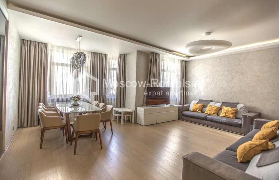 Photo #1 4-room (3 BR) apartment for <a href="http://moscow-rentals.ru/en/articles/long-term-rent" target="_blank">a long-term</a> rent
 in Russia, Moscow, Lomonoskovskyi prosp, 25 к 5
