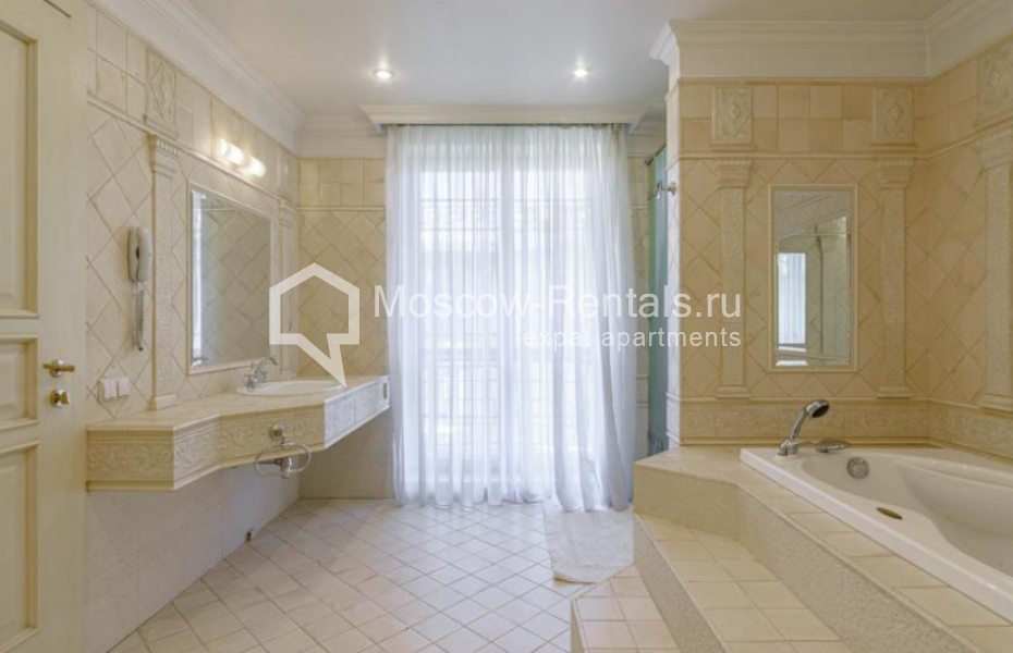 Фото №9 Таунхаус в аренду на длительный срок в Россия, Москва, Осенняя ул., 25 К 7