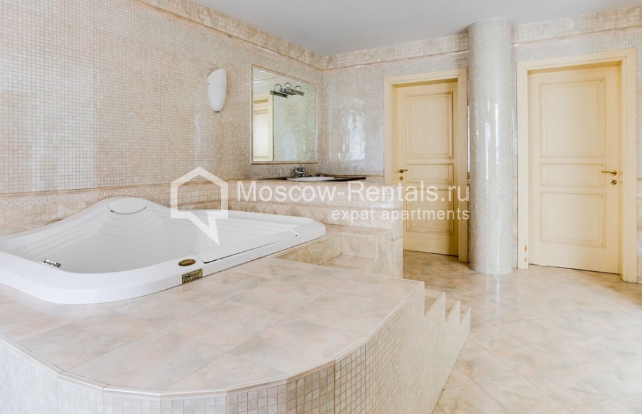 Фото №17 Таунхаус в аренду на длительный срок в Россия, Москва, Осенняя ул., 25 К 7