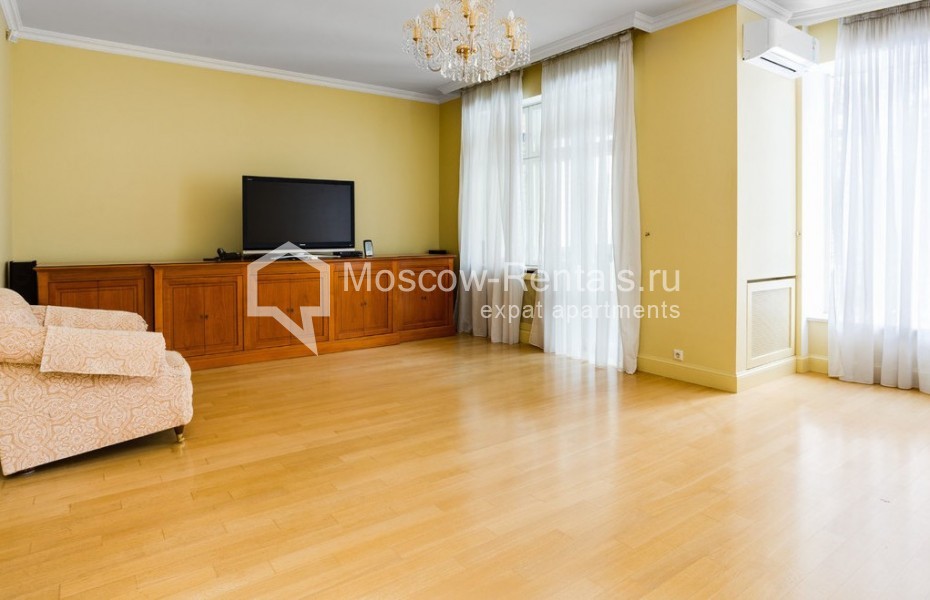 Фото №7 Таунхаус в аренду на длительный срок в Россия, Москва, Осенняя ул., 25 К 7