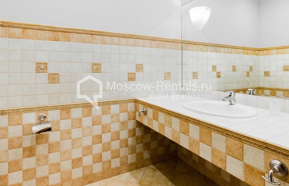 Фото №19 Таунхаус в аренду на длительный срок в Россия, Москва, Осенняя ул., 25 К 7