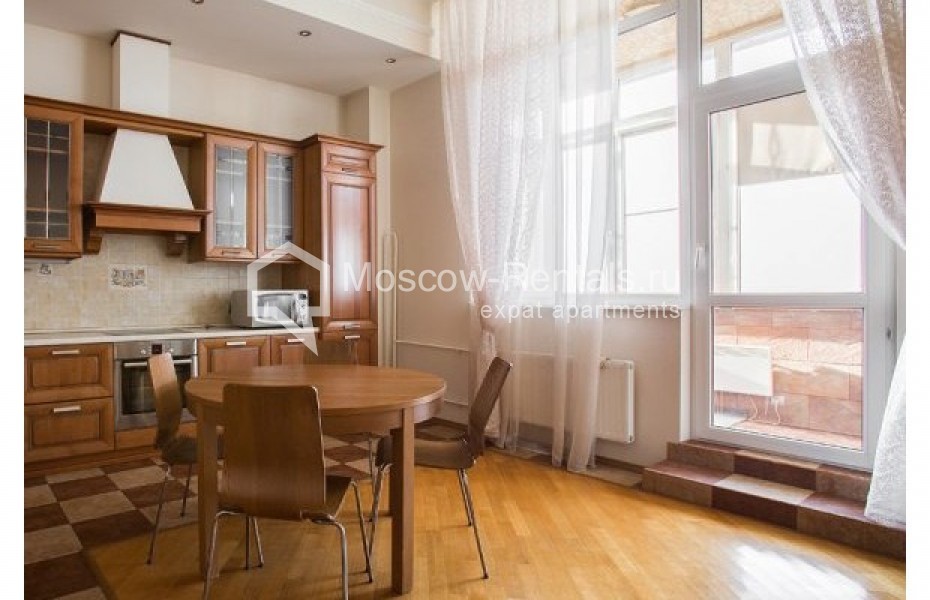 Photo #1 4-room (3 BR) apartment for <a href="http://moscow-rentals.ru/en/articles/long-term-rent" target="_blank">a long-term</a> rent
 in Russia, Moscow, Shabolovka str, 10к1