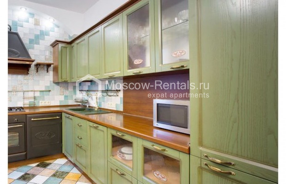 Photo #5 4-room (3 BR) apartment for <a href="http://moscow-rentals.ru/en/articles/long-term-rent" target="_blank">a long-term</a> rent
 in Russia, Moscow, Petroverigskyi lane, 3С1
