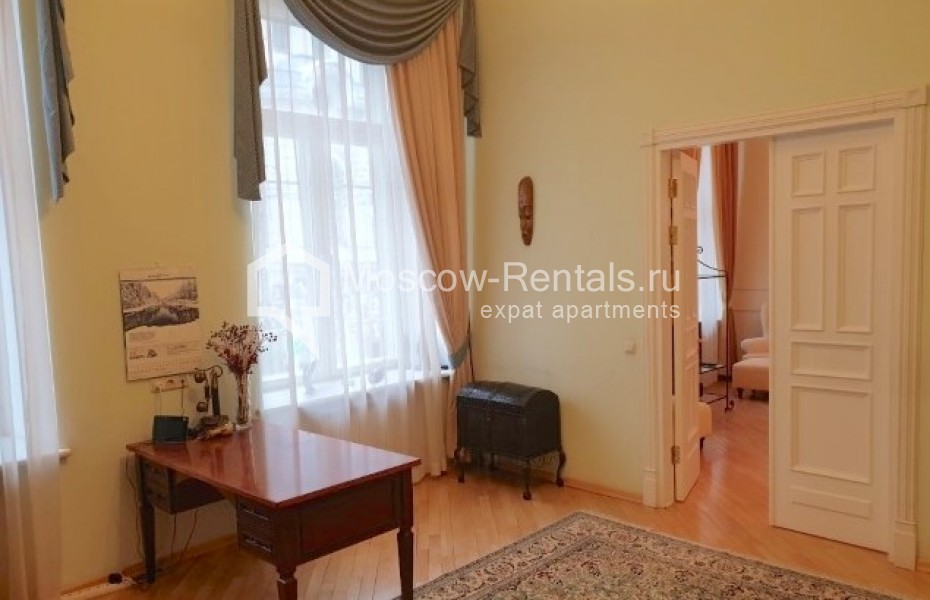 Photo #6 4-room (3 BR) apartment for <a href="http://moscow-rentals.ru/en/articles/long-term-rent" target="_blank">a long-term</a> rent
 in Russia, Moscow, Kamergerskyi lane, 5/7
