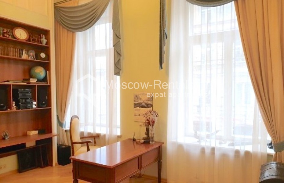 Photo #8 4-room (3 BR) apartment for <a href="http://moscow-rentals.ru/en/articles/long-term-rent" target="_blank">a long-term</a> rent
 in Russia, Moscow, Kamergerskyi lane, 5/7
