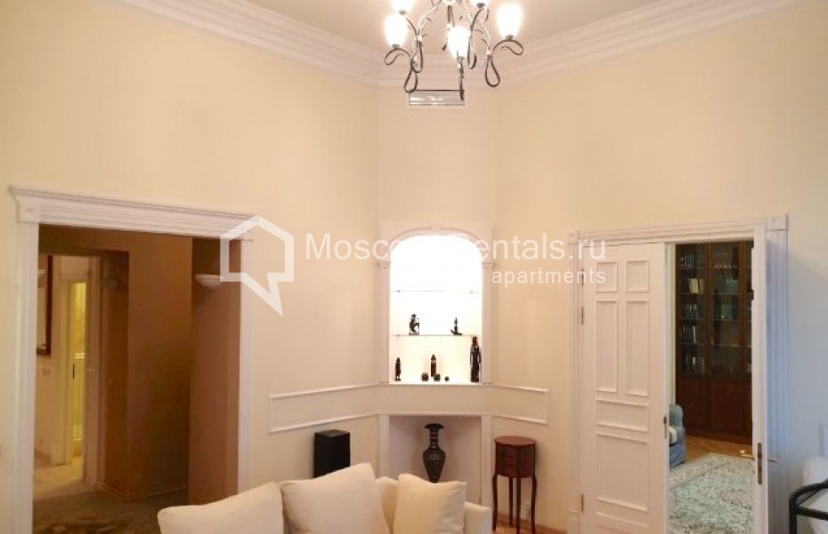 Photo #1 4-room (3 BR) apartment for <a href="http://moscow-rentals.ru/en/articles/long-term-rent" target="_blank">a long-term</a> rent
 in Russia, Moscow, Kamergerskyi lane, 5/7
