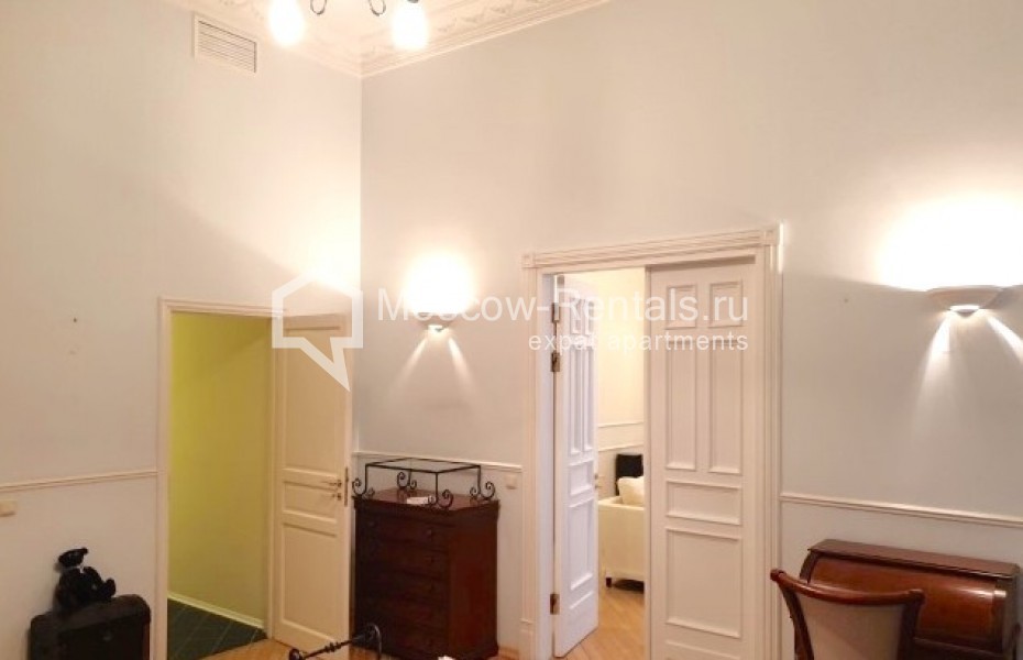 Photo #13 4-room (3 BR) apartment for <a href="http://moscow-rentals.ru/en/articles/long-term-rent" target="_blank">a long-term</a> rent
 in Russia, Moscow, Kamergerskyi lane, 5/7