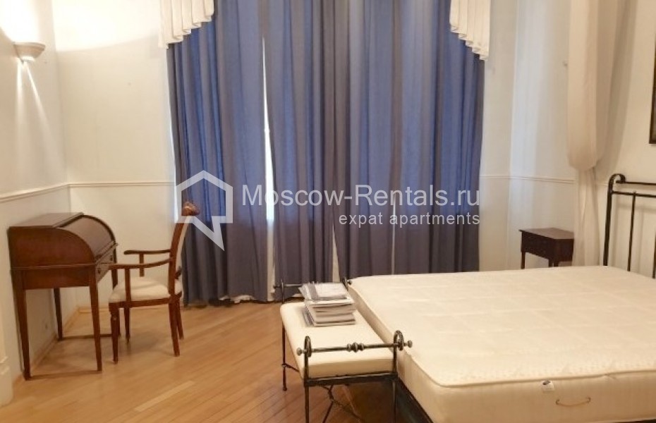 Photo #11 4-room (3 BR) apartment for <a href="http://moscow-rentals.ru/en/articles/long-term-rent" target="_blank">a long-term</a> rent
 in Russia, Moscow, Kamergerskyi lane, 5/7