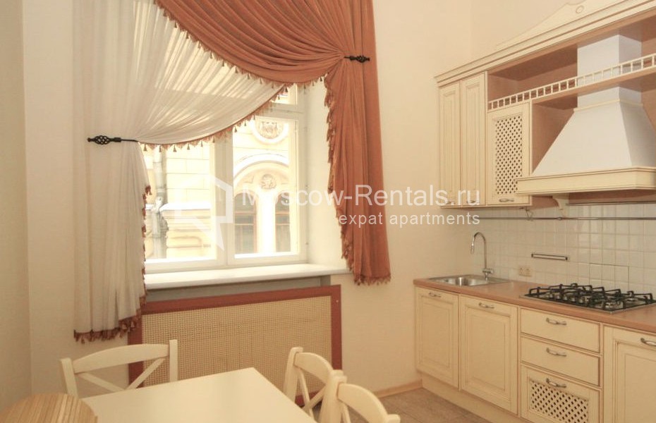 Photo #17 4-room (3 BR) apartment for <a href="http://moscow-rentals.ru/en/articles/long-term-rent" target="_blank">a long-term</a> rent
 in Russia, Moscow, Kamergerskyi lane, 5/7