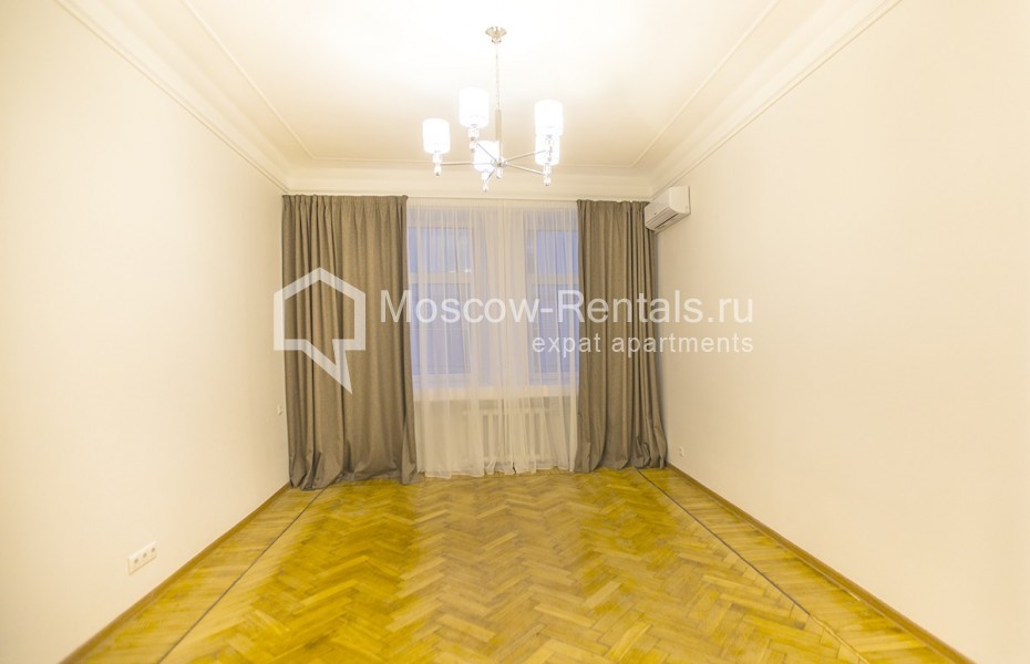 Photo #7 4-room (3 BR) apartment for <a href="http://moscow-rentals.ru/en/articles/long-term-rent" target="_blank">a long-term</a> rent
 in Russia, Moscow, Bolshoi Kozikhinskyi lane, 23