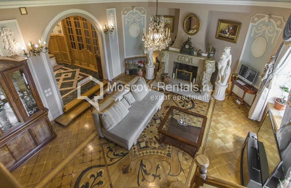 Photo #1 6-room (5 BR) apartment for <a href="http://moscow-rentals.ru/en/articles/long-term-rent" target="_blank">a long-term</a> rent
 in Russia, Moscow, Znamenka str, 15