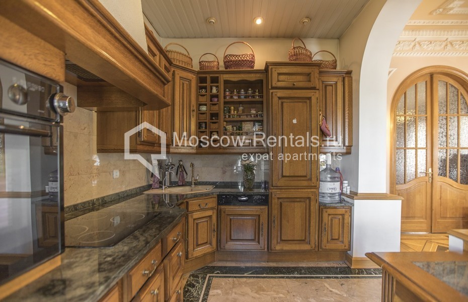 Photo #10 6-room (5 BR) apartment for <a href="http://moscow-rentals.ru/en/articles/long-term-rent" target="_blank">a long-term</a> rent
 in Russia, Moscow, Znamenka str, 15