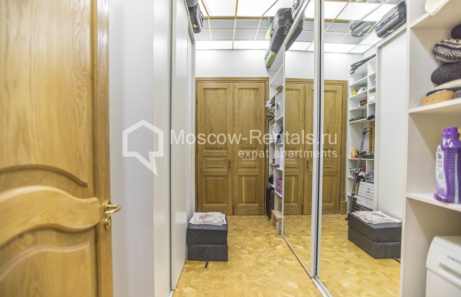 Photo #13 6-room (5 BR) apartment for <a href="http://moscow-rentals.ru/en/articles/long-term-rent" target="_blank">a long-term</a> rent
 in Russia, Moscow, Znamenka str, 15