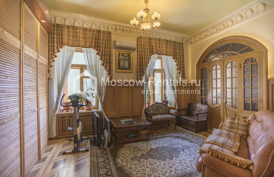 Photo #19 6-room (5 BR) apartment for <a href="http://moscow-rentals.ru/en/articles/long-term-rent" target="_blank">a long-term</a> rent
 in Russia, Moscow, Znamenka str, 15