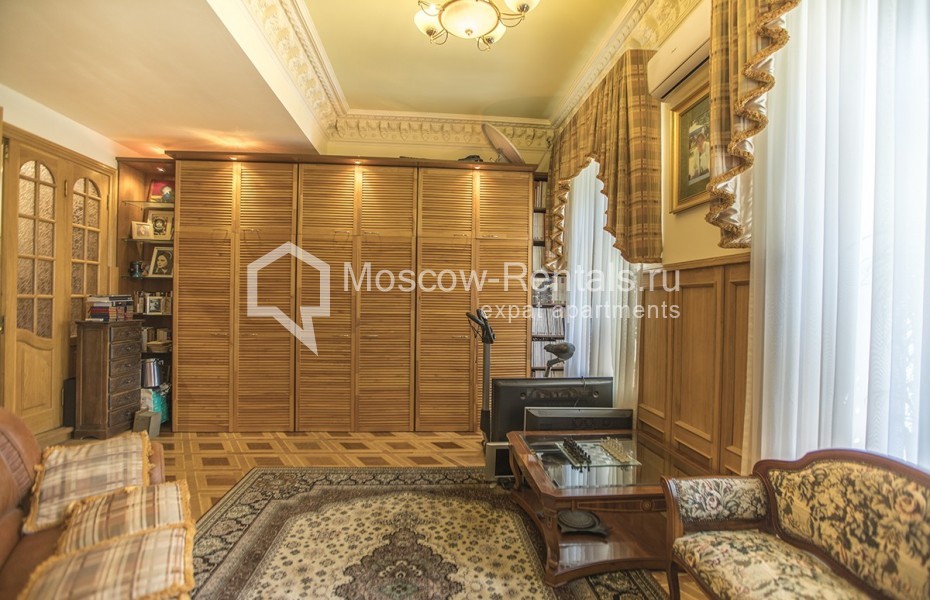 Photo #21 6-room (5 BR) apartment for <a href="http://moscow-rentals.ru/en/articles/long-term-rent" target="_blank">a long-term</a> rent
 in Russia, Moscow, Znamenka str, 15