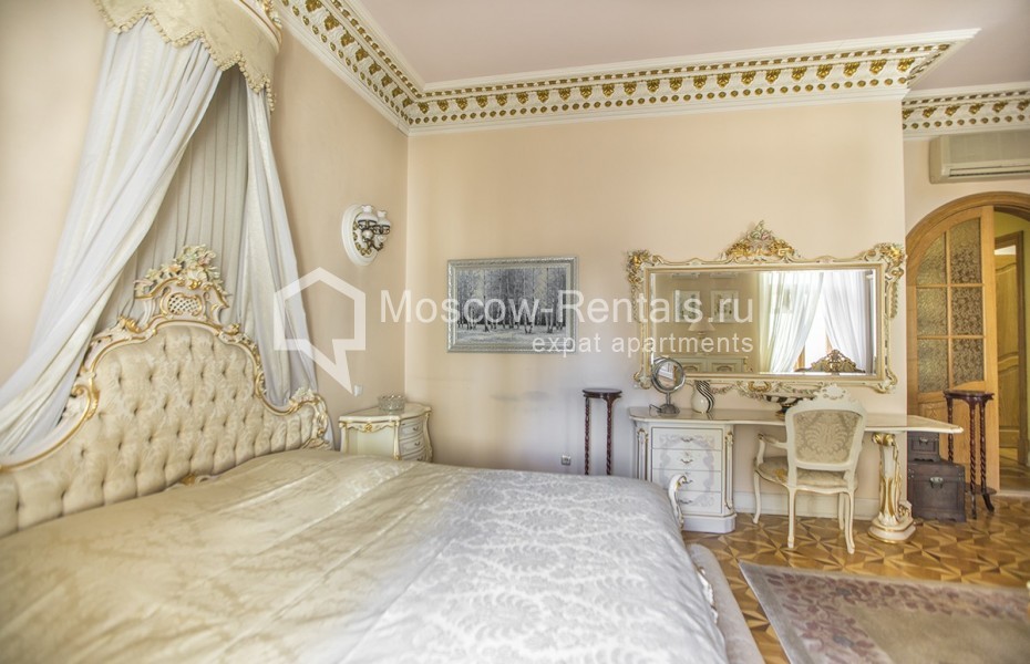 Photo #28 6-room (5 BR) apartment for <a href="http://moscow-rentals.ru/en/articles/long-term-rent" target="_blank">a long-term</a> rent
 in Russia, Moscow, Znamenka str, 15