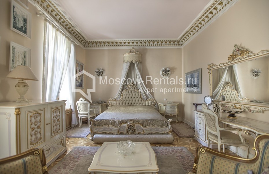 Photo #31 6-room (5 BR) apartment for <a href="http://moscow-rentals.ru/en/articles/long-term-rent" target="_blank">a long-term</a> rent
 in Russia, Moscow, Znamenka str, 15