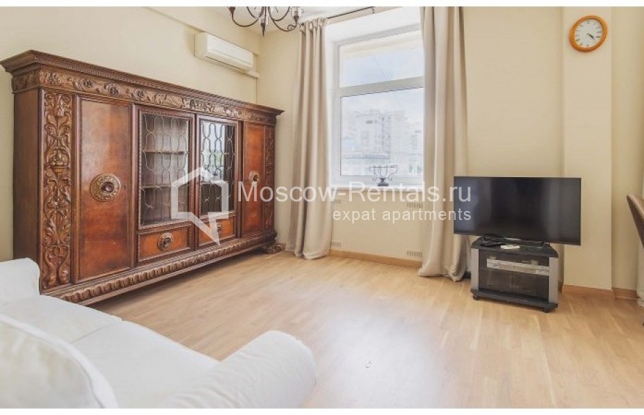 Photo #2 2-room (1 BR) apartment for <a href="http://moscow-rentals.ru/en/articles/long-term-rent" target="_blank">a long-term</a> rent
 in Russia, Moscow, B. Polyanka str, 1/3