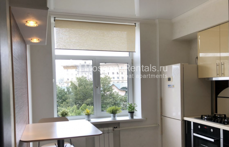Photo #1 2-room (1 BR) apartment for <a href="http://moscow-rentals.ru/en/articles/long-term-rent" target="_blank">a long-term</a> rent
 in Russia, Moscow, Kosmodamianskaya emb., 46-50С1