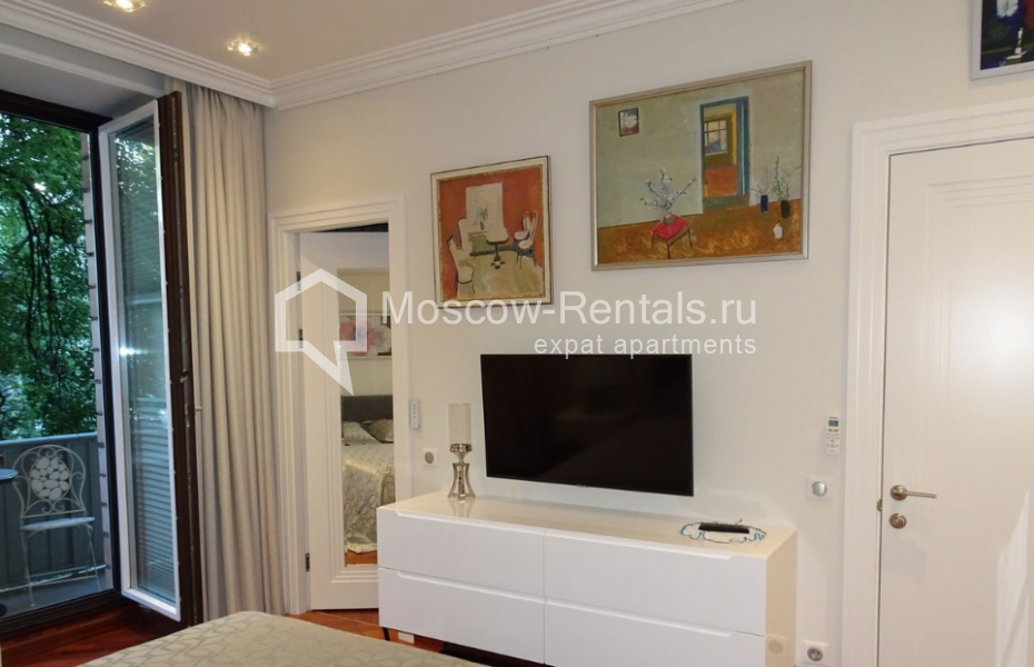 Photo #6 3-room (2 BR) apartment for <a href="http://moscow-rentals.ru/en/articles/long-term-rent" target="_blank">a long-term</a> rent
 in Russia, Moscow, Myasnitskaya str, 35А