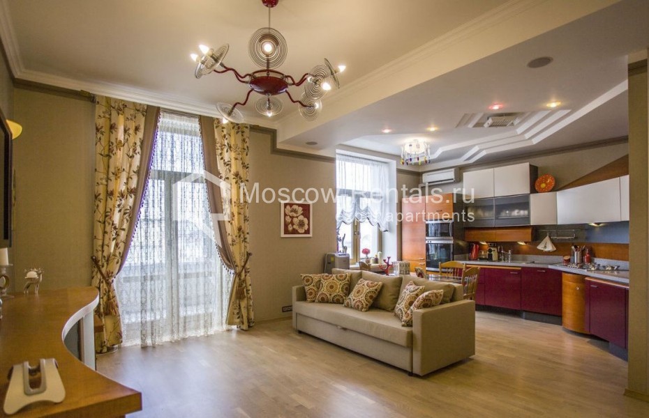 Photo #1 3-room (2 BR) apartment for <a href="http://moscow-rentals.ru/en/articles/long-term-rent" target="_blank">a long-term</a> rent
 in Russia, Moscow, Tverskaya str., 17