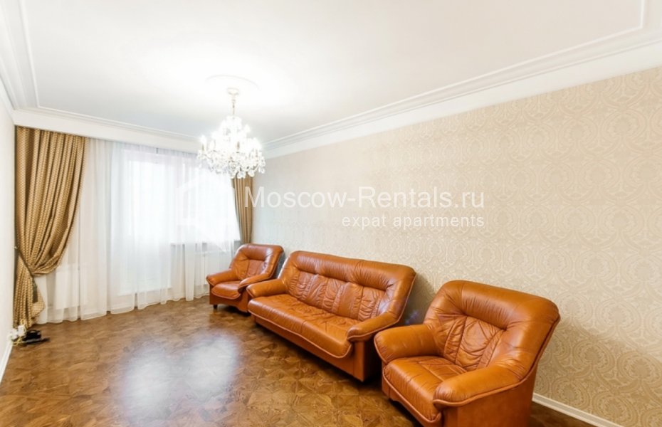 Photo #2 3-room (2 BR) apartment for <a href="http://moscow-rentals.ru/en/articles/long-term-rent" target="_blank">a long-term</a> rent
 in Russia, Moscow, Osennyi blv, 2