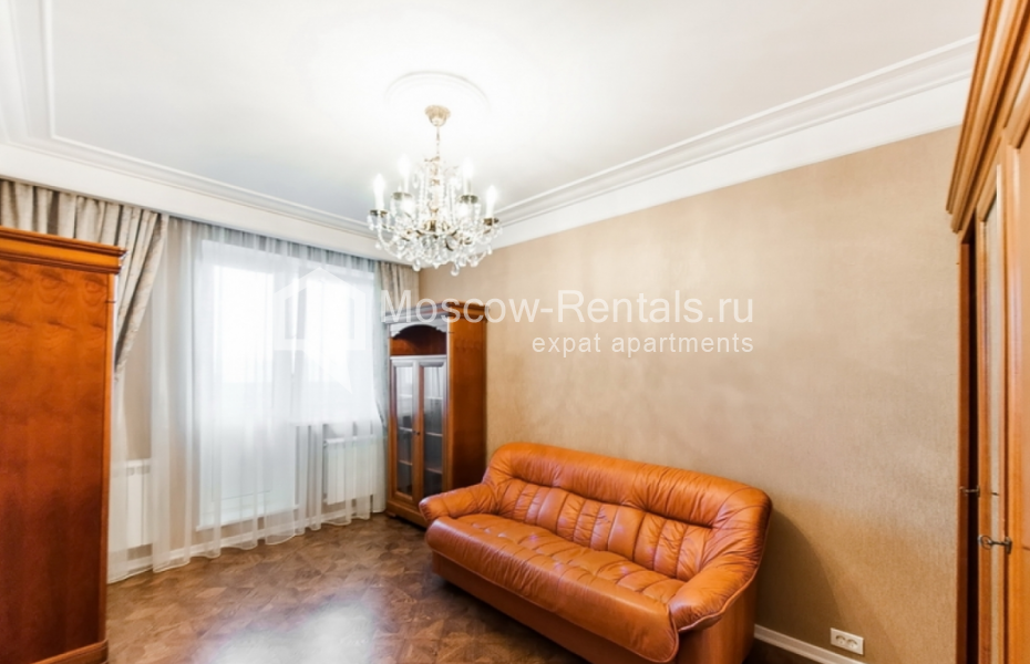 Photo #3 3-room (2 BR) apartment for <a href="http://moscow-rentals.ru/en/articles/long-term-rent" target="_blank">a long-term</a> rent
 in Russia, Moscow, Osennyi blv, 2