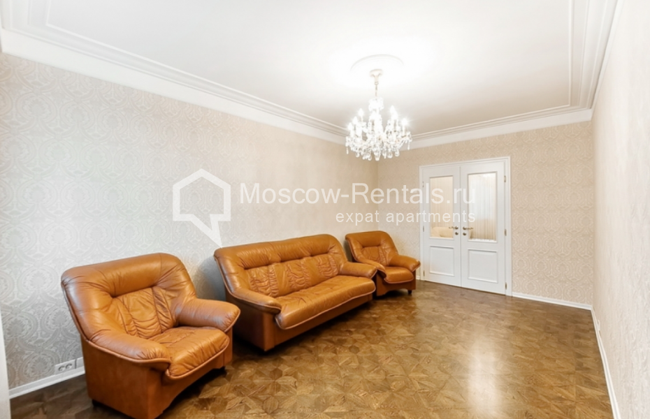 Photo #1 3-room (2 BR) apartment for <a href="http://moscow-rentals.ru/en/articles/long-term-rent" target="_blank">a long-term</a> rent
 in Russia, Moscow, Osennyi blv, 2