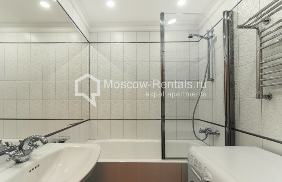 Photo #10 3-room (2 BR) apartment for <a href="http://moscow-rentals.ru/en/articles/long-term-rent" target="_blank">a long-term</a> rent
 in Russia, Moscow, Osennyi blv, 2