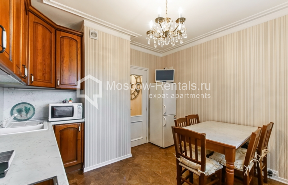 Photo #13 3-room (2 BR) apartment for <a href="http://moscow-rentals.ru/en/articles/long-term-rent" target="_blank">a long-term</a> rent
 in Russia, Moscow, Osennyi blv, 2