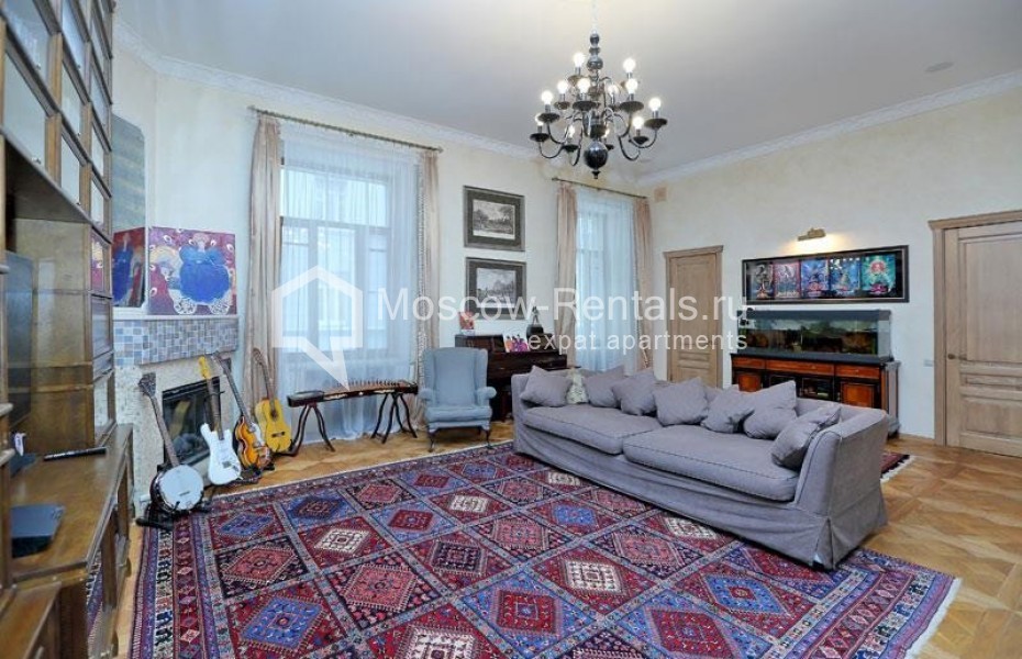 Photo #1 3-room (2 BR) apartment for <a href="http://moscow-rentals.ru/en/articles/long-term-rent" target="_blank">a long-term</a> rent
 in Russia, Moscow, Solyanka str, 1/2 С 1
