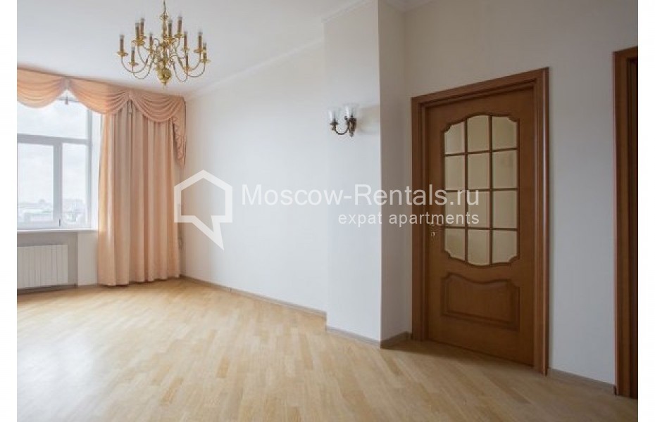 Photo #4 4-room (3 BR) apartment for <a href="http://moscow-rentals.ru/en/articles/long-term-rent" target="_blank">a long-term</a> rent
 in Russia, Moscow, Krymskyi val, 8