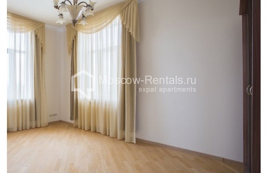Photo #5 4-room (3 BR) apartment for <a href="http://moscow-rentals.ru/en/articles/long-term-rent" target="_blank">a long-term</a> rent
 in Russia, Moscow, Krymskyi val, 8