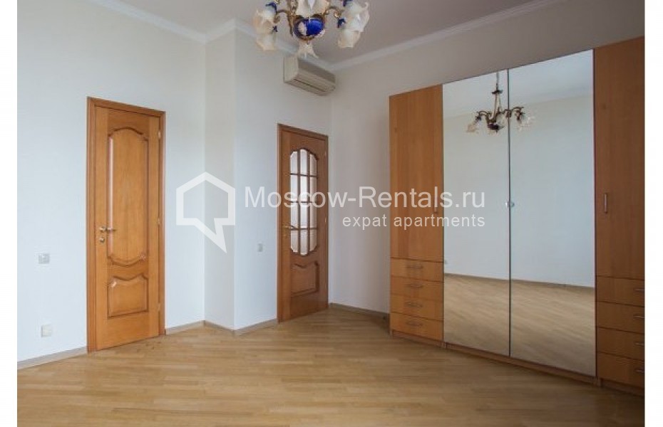 Photo #7 4-room (3 BR) apartment for <a href="http://moscow-rentals.ru/en/articles/long-term-rent" target="_blank">a long-term</a> rent
 in Russia, Moscow, Krymskyi val, 8