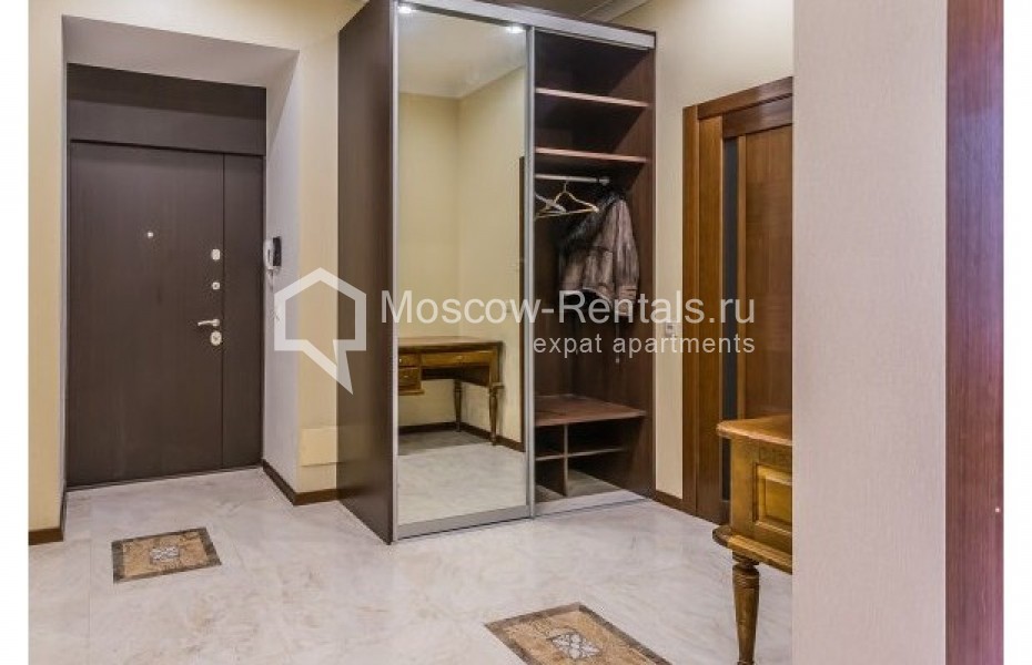 Photo #1 4-room (3 BR) apartment for <a href="http://moscow-rentals.ru/en/articles/long-term-rent" target="_blank">a long-term</a> rent
 in Russia, Moscow, Ovchinnkovskyi lane, 10