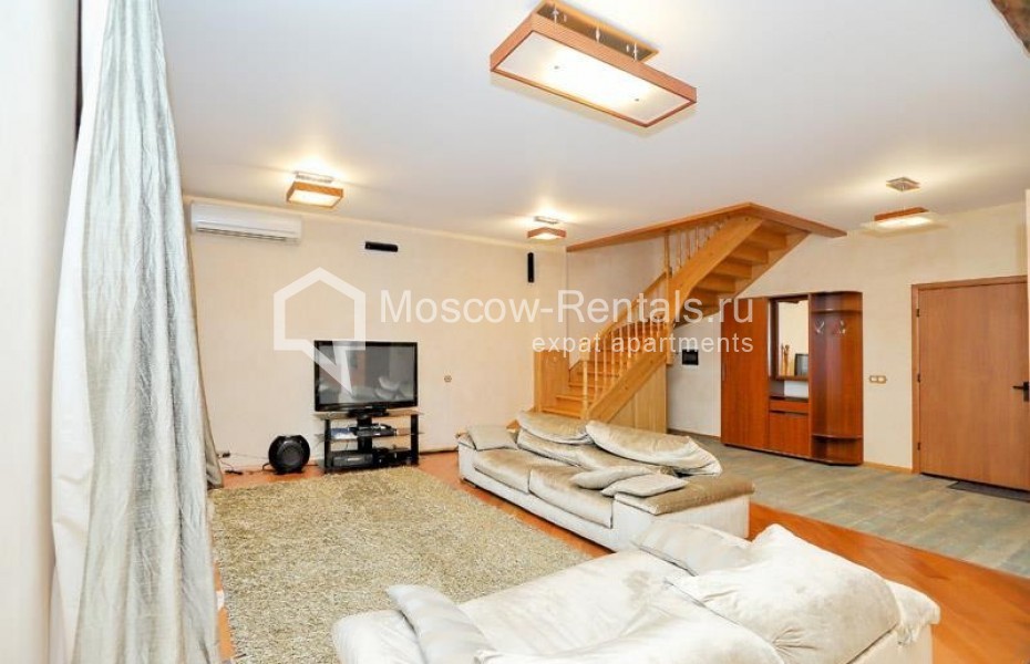 Photo #1 3-room (2 BR) apartment for <a href="http://moscow-rentals.ru/en/articles/long-term-rent" target="_blank">a long-term</a> rent
 in Russia, Moscow, Klimentovskyi lane, 2