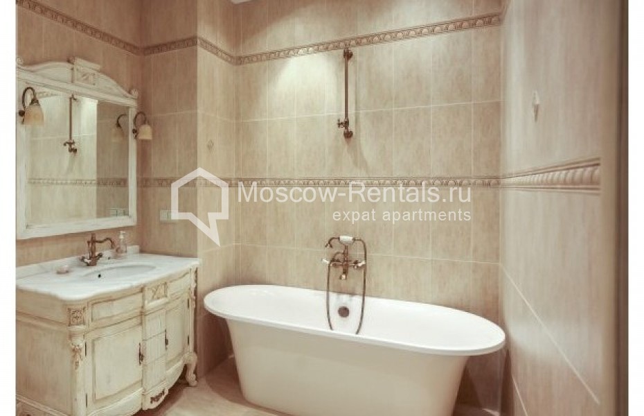 Photo #13 3-room (2 BR) apartment for <a href="http://moscow-rentals.ru/en/articles/long-term-rent" target="_blank">a long-term</a> rent
 in Russia, Moscow, Klimentovskyi lane, 2