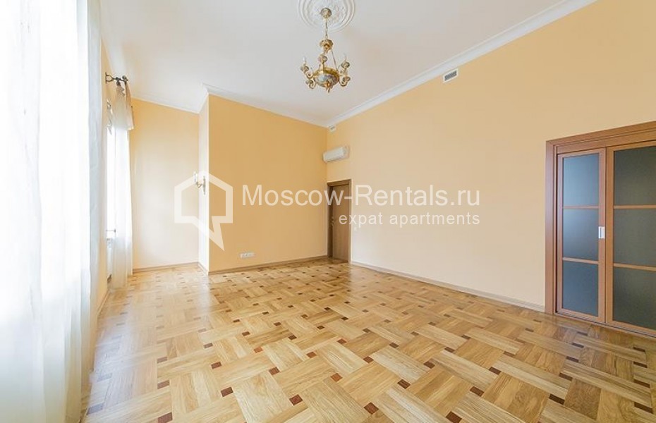 Photo #4 3-room (2 BR) apartment for <a href="http://moscow-rentals.ru/en/articles/long-term-rent" target="_blank">a long-term</a> rent
 in Russia, Moscow, 1st Zachatievskyi lane, 6