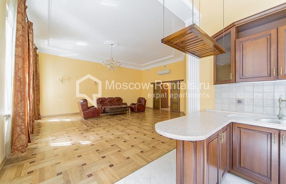 Photo #3 3-room (2 BR) apartment for <a href="http://moscow-rentals.ru/en/articles/long-term-rent" target="_blank">a long-term</a> rent
 in Russia, Moscow, 1st Zachatievskyi lane, 6