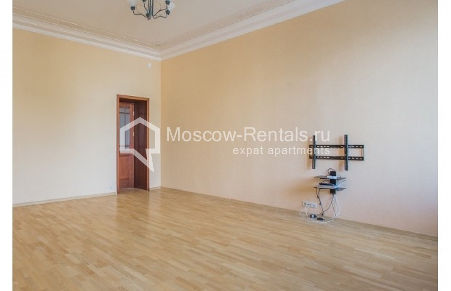 Photo #2 4-room (3 BR) apartment for <a href="http://moscow-rentals.ru/en/articles/long-term-rent" target="_blank">a long-term</a> rent
 in Russia, Moscow, Zhukovskogo str, 2
