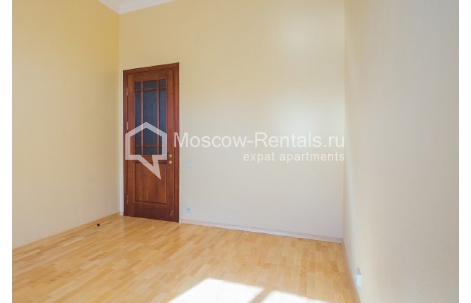Photo #10 4-room (3 BR) apartment for <a href="http://moscow-rentals.ru/en/articles/long-term-rent" target="_blank">a long-term</a> rent
 in Russia, Moscow, Zhukovskogo str, 2