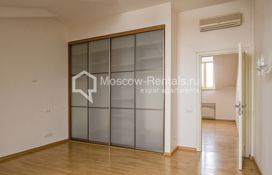 Photo #10 6-room (5 BR) apartment for <a href="http://moscow-rentals.ru/en/articles/long-term-rent" target="_blank">a long-term</a> rent
 in Russia, Moscow, Vorotnikovskyi lane, 4