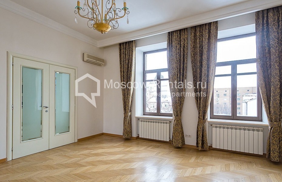 Photo #3 6-room (5 BR) apartment for <a href="http://moscow-rentals.ru/en/articles/long-term-rent" target="_blank">a long-term</a> rent
 in Russia, Moscow, Vorotnikovskyi lane, 4