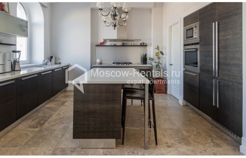 Photo #1 5-room (4 BR) apartment for <a href="http://moscow-rentals.ru/en/articles/long-term-rent" target="_blank">a long-term</a> rent
 in Russia, Moscow, Smolenskaya emb., 2