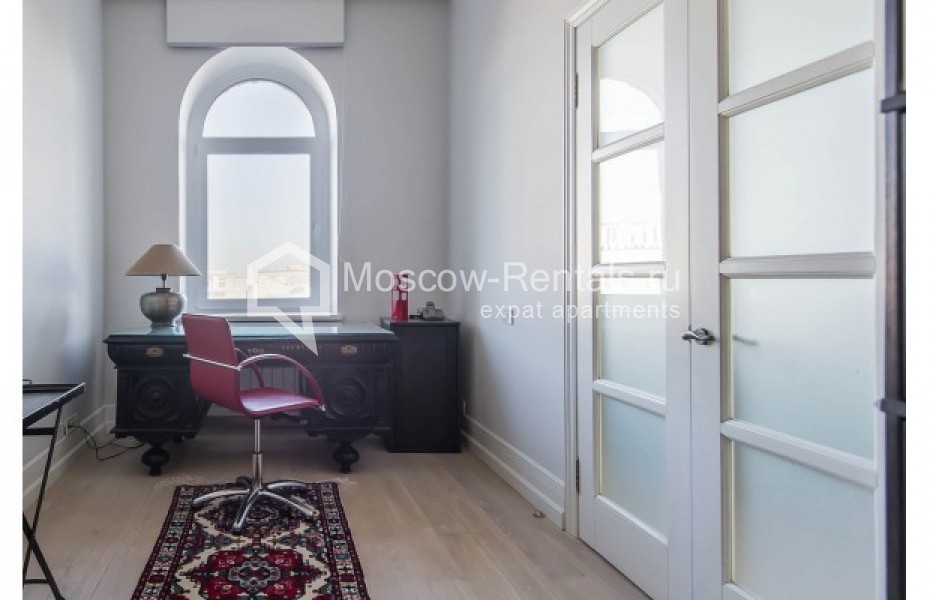 Photo #11 5-room (4 BR) apartment for <a href="http://moscow-rentals.ru/en/articles/long-term-rent" target="_blank">a long-term</a> rent
 in Russia, Moscow, Smolenskaya emb., 2