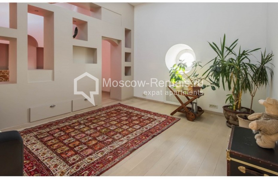 Photo #12 5-room (4 BR) apartment for <a href="http://moscow-rentals.ru/en/articles/long-term-rent" target="_blank">a long-term</a> rent
 in Russia, Moscow, Smolenskaya emb., 2
