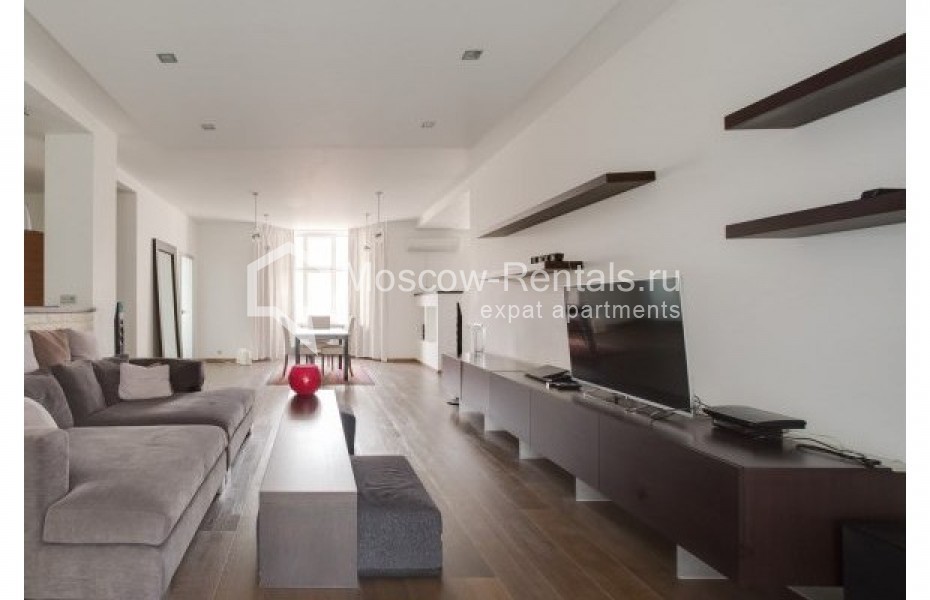 Photo #1 3-room (2 BR) apartment for <a href="http://moscow-rentals.ru/en/articles/long-term-rent" target="_blank">a long-term</a> rent
 in Russia, Moscow, Malaya Ordynka str, 3